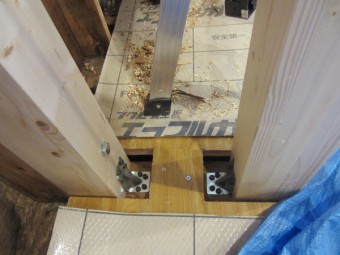 中古住宅の腐食した柱を取替―大地震に備えて耐震補強 中古住宅の腐食した柱を取替―大地震に備えて耐震補強